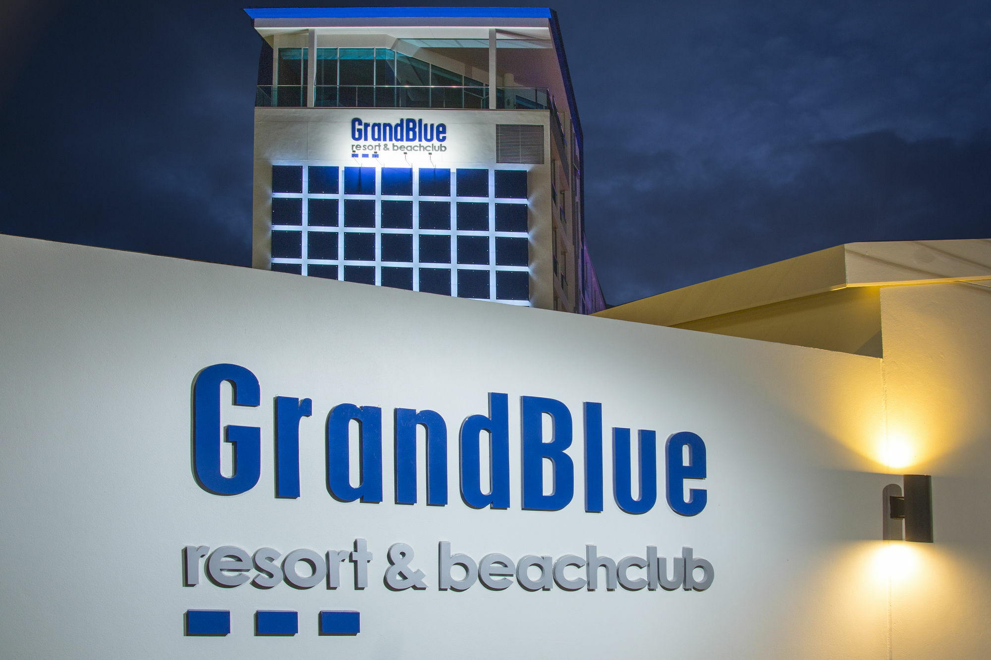 מאה פים Grandblue Resort & Beachclub מראה חיצוני תמונה